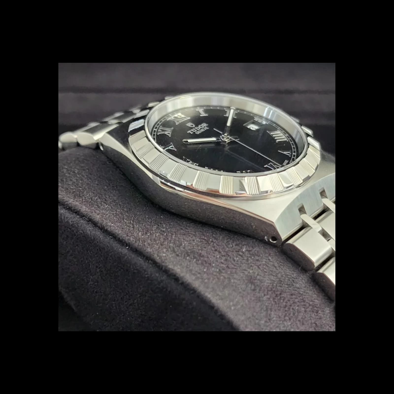 Thumb Royal Date 38 Stainless Steel / Black - Roman