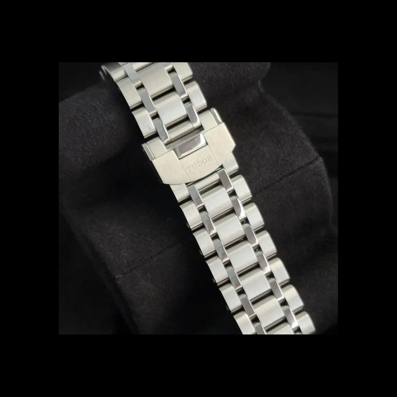 Thumb Royal Date 38 Stainless Steel / Black - Roman