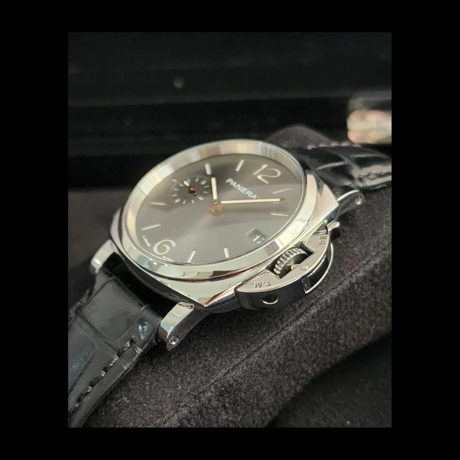 Thumb Luminor Due 38 Automatic Stainless Steel / Grey