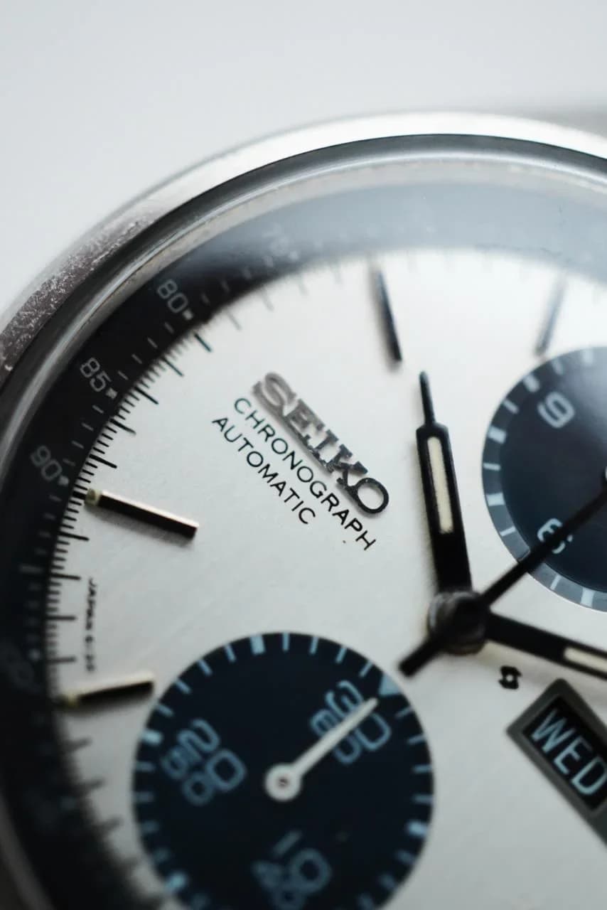 Thumb Seiko Chronograph Automatic