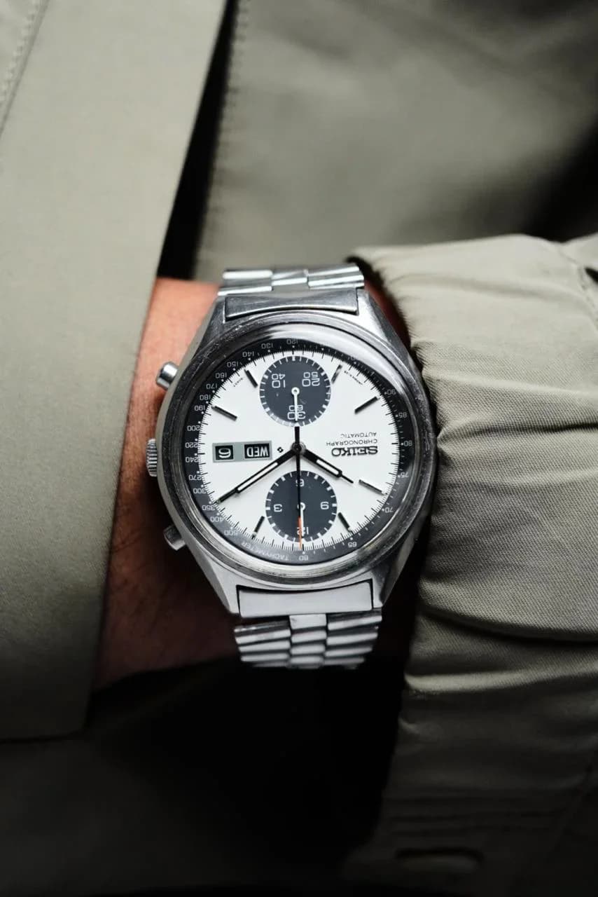 Thumb Seiko Chronograph Automatic