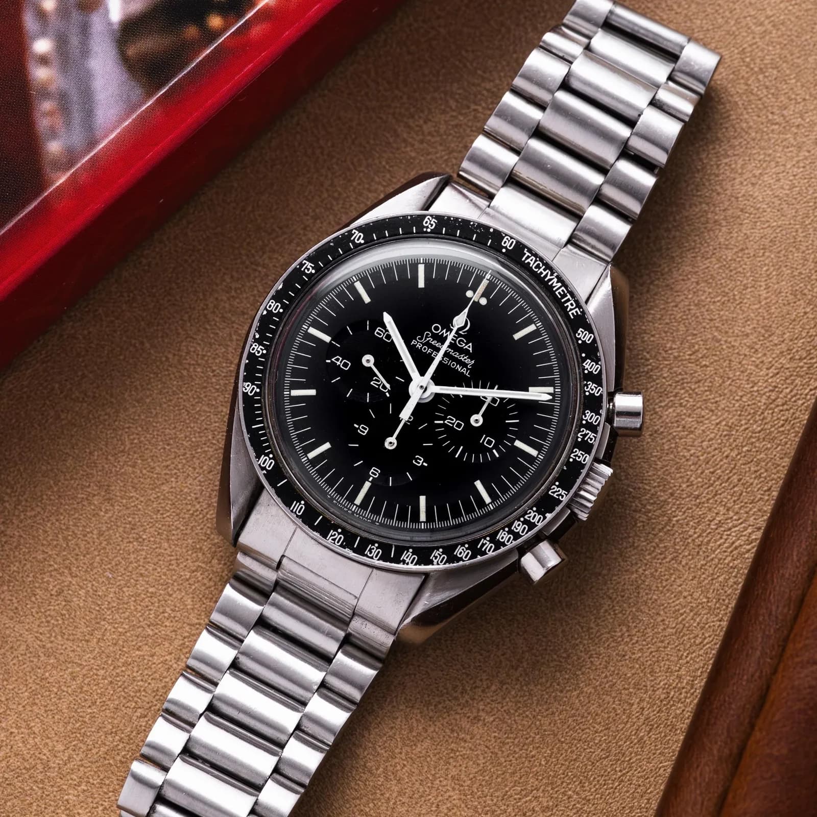 Thumb Speedmaster Professional Moonwatch