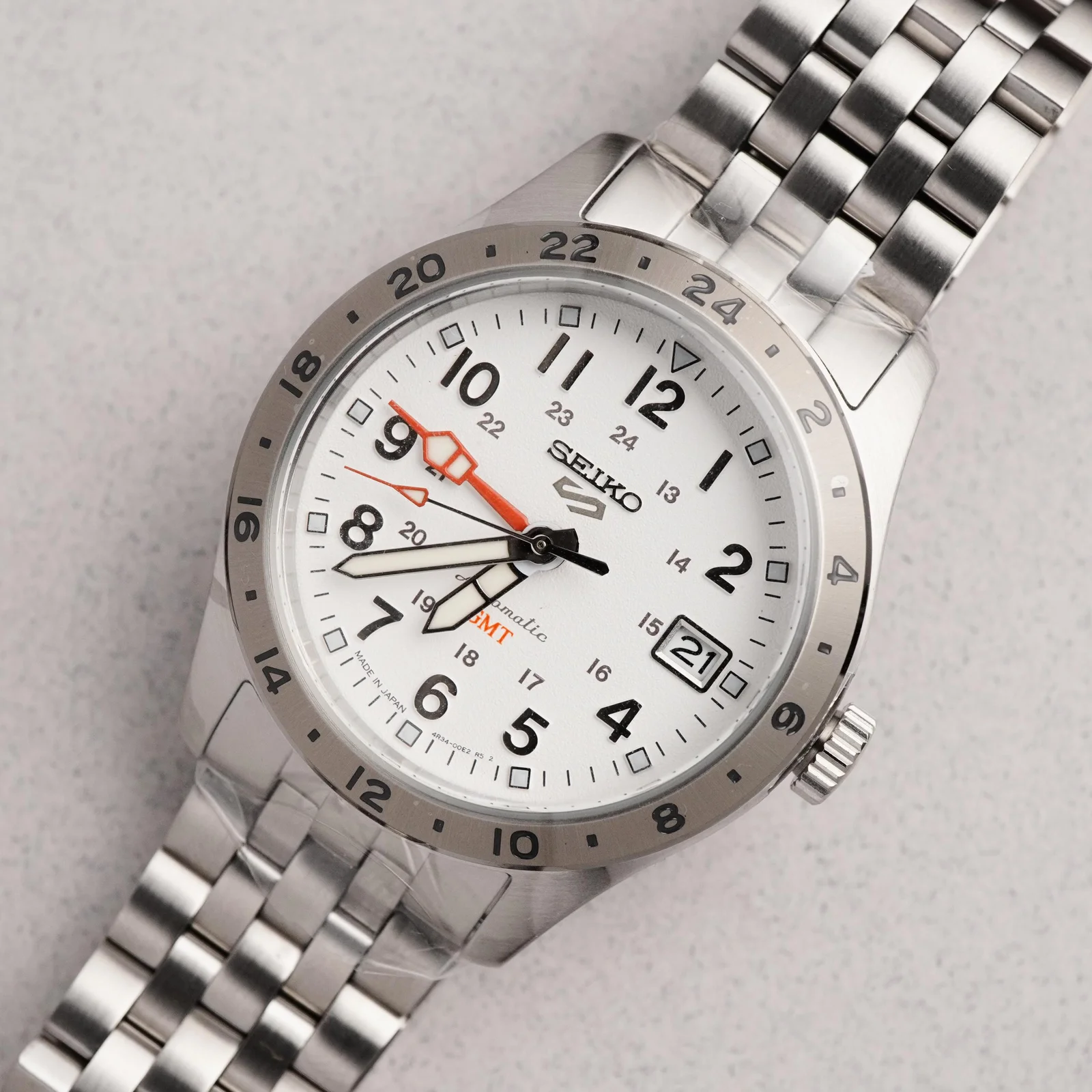 Thumb Seiko 5 Sport GMT Field Explorer