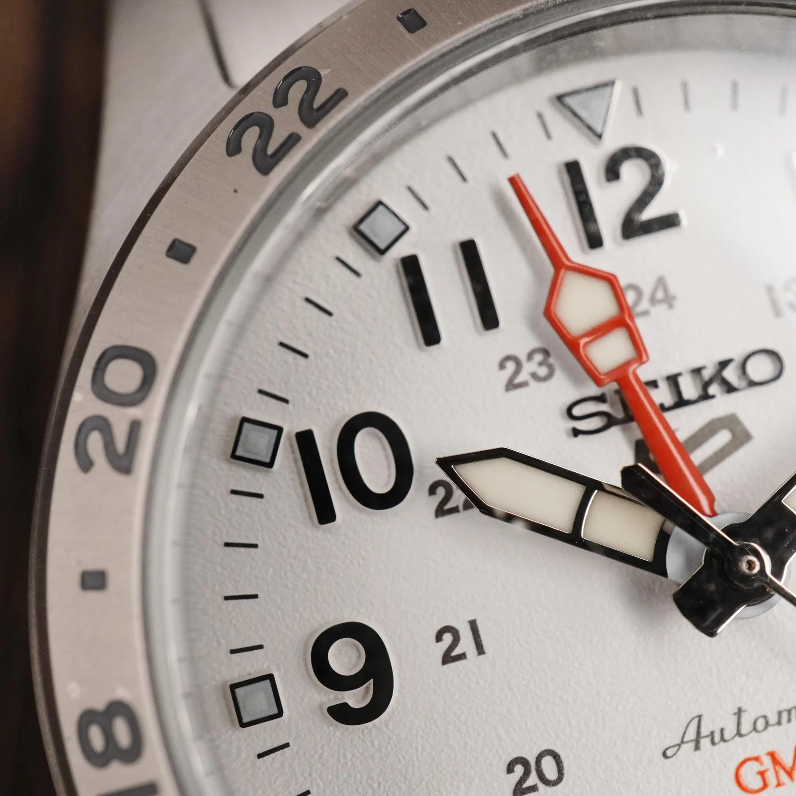 Thumb Seiko 5 Sport GMT Field Explorer