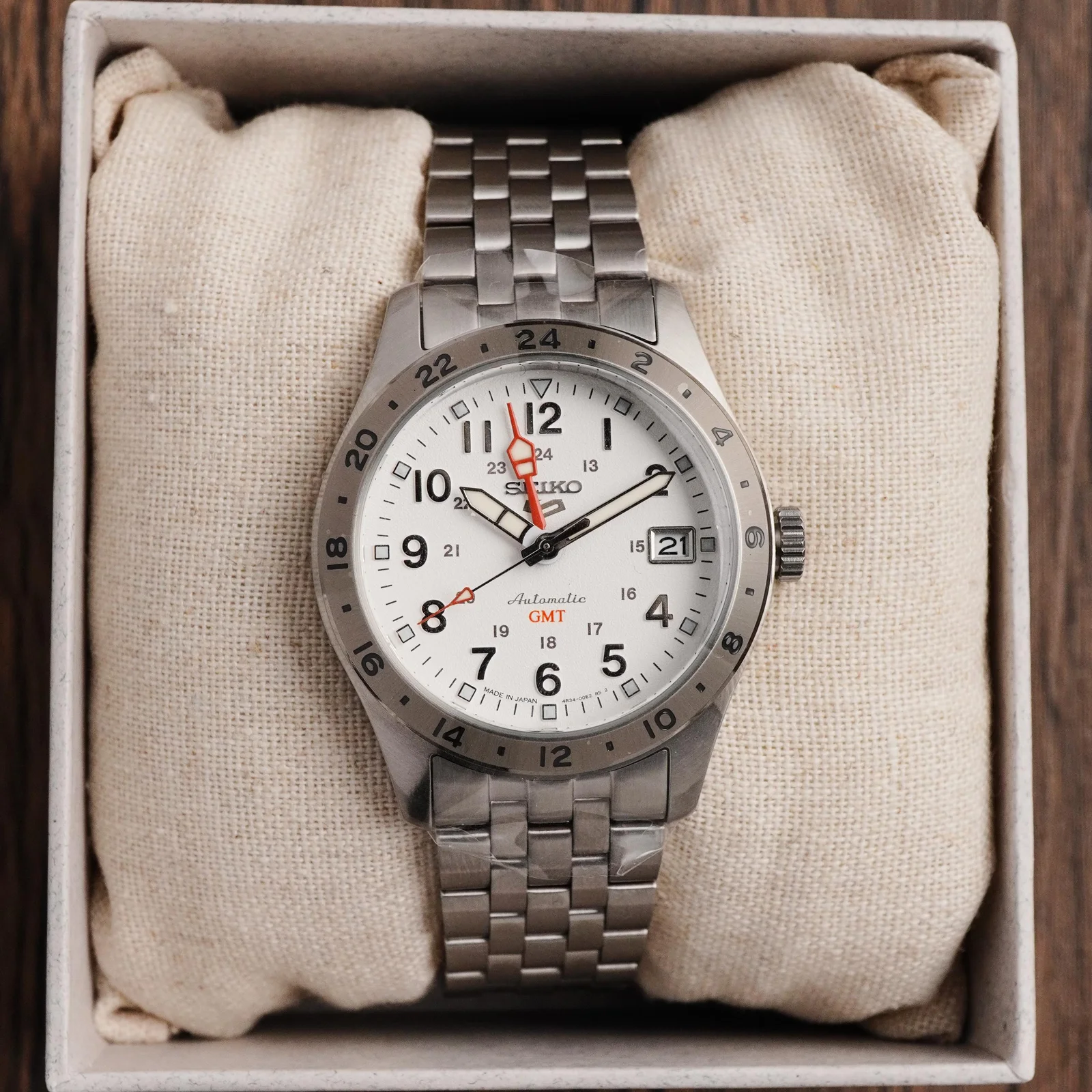 Thumb Seiko 5 Sport GMT Field Explorer