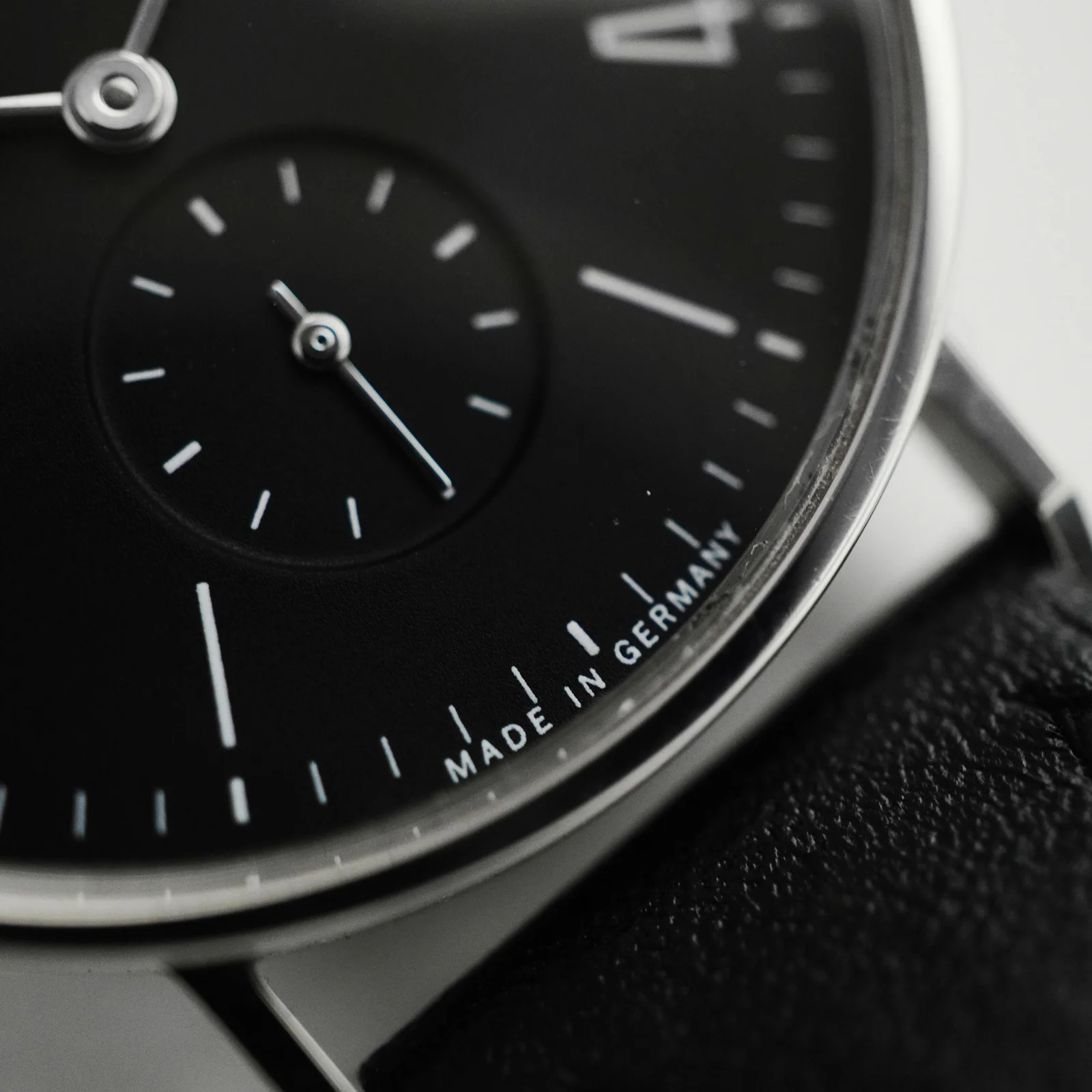 Thumb Nomos Tangente