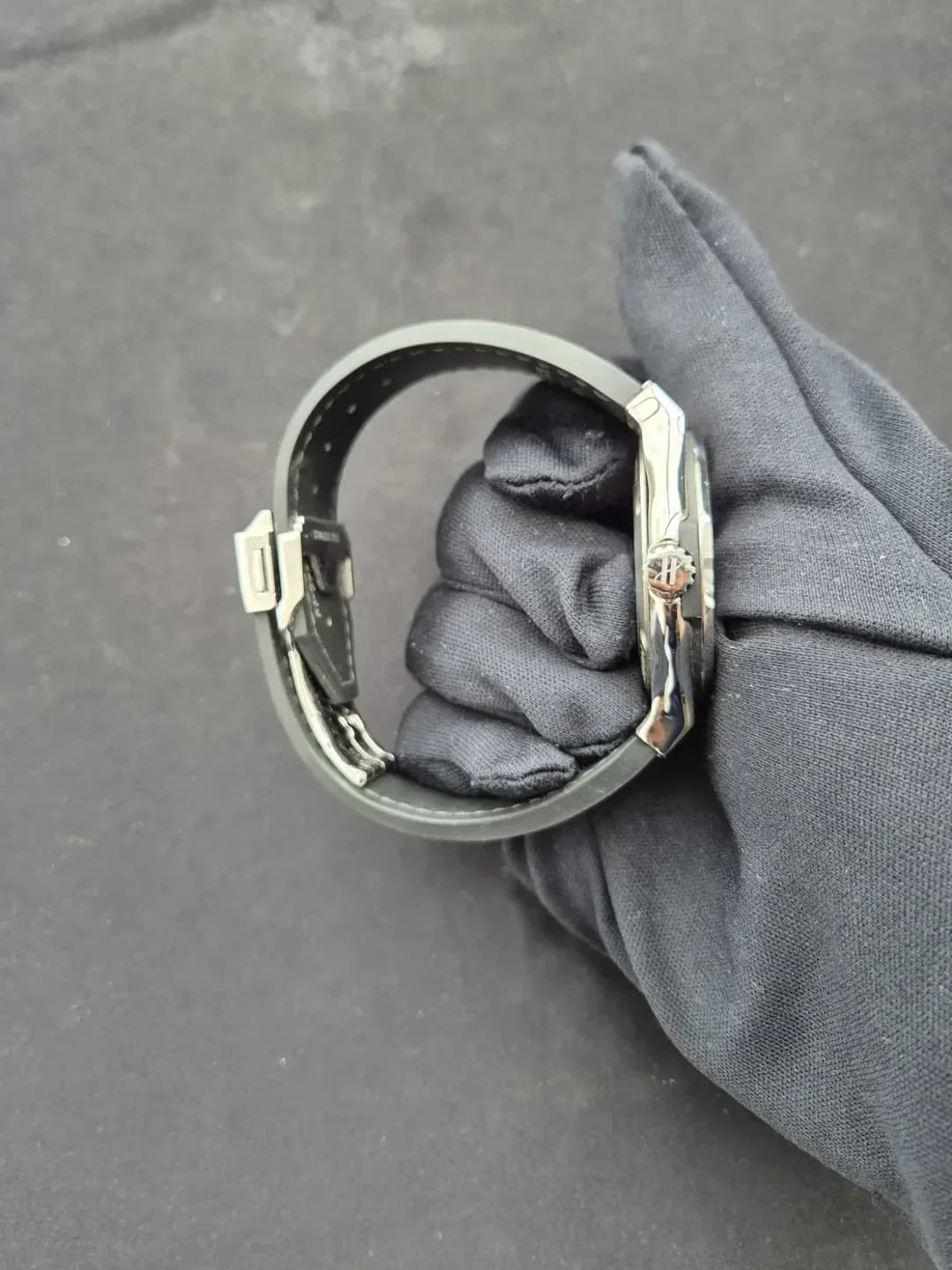 Thumb Classic Fusion 42 Titanium / Black / Rubber