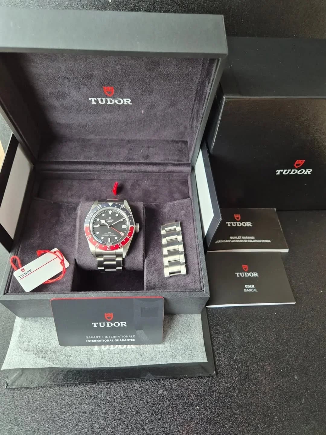 Thumb Black Bay GMT Stainless Steel / Black / Pepsi / Bracelet