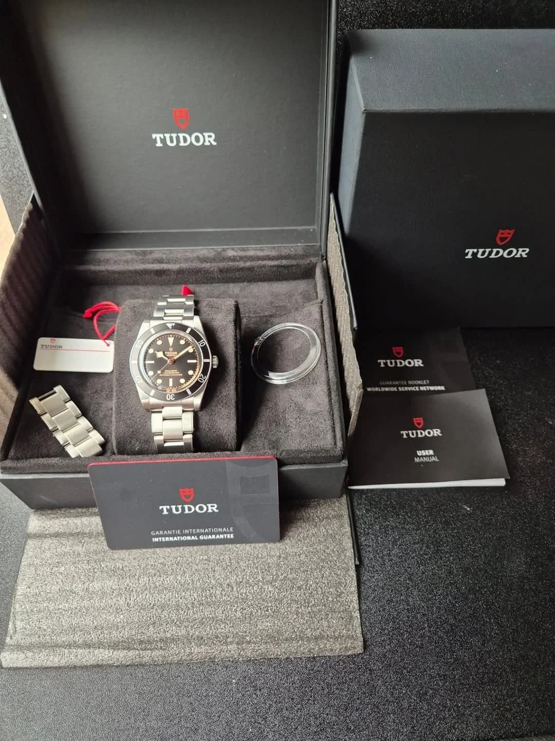 Thumb Black Bay Fifty-Four Stainless Steel / Black / Bracelet