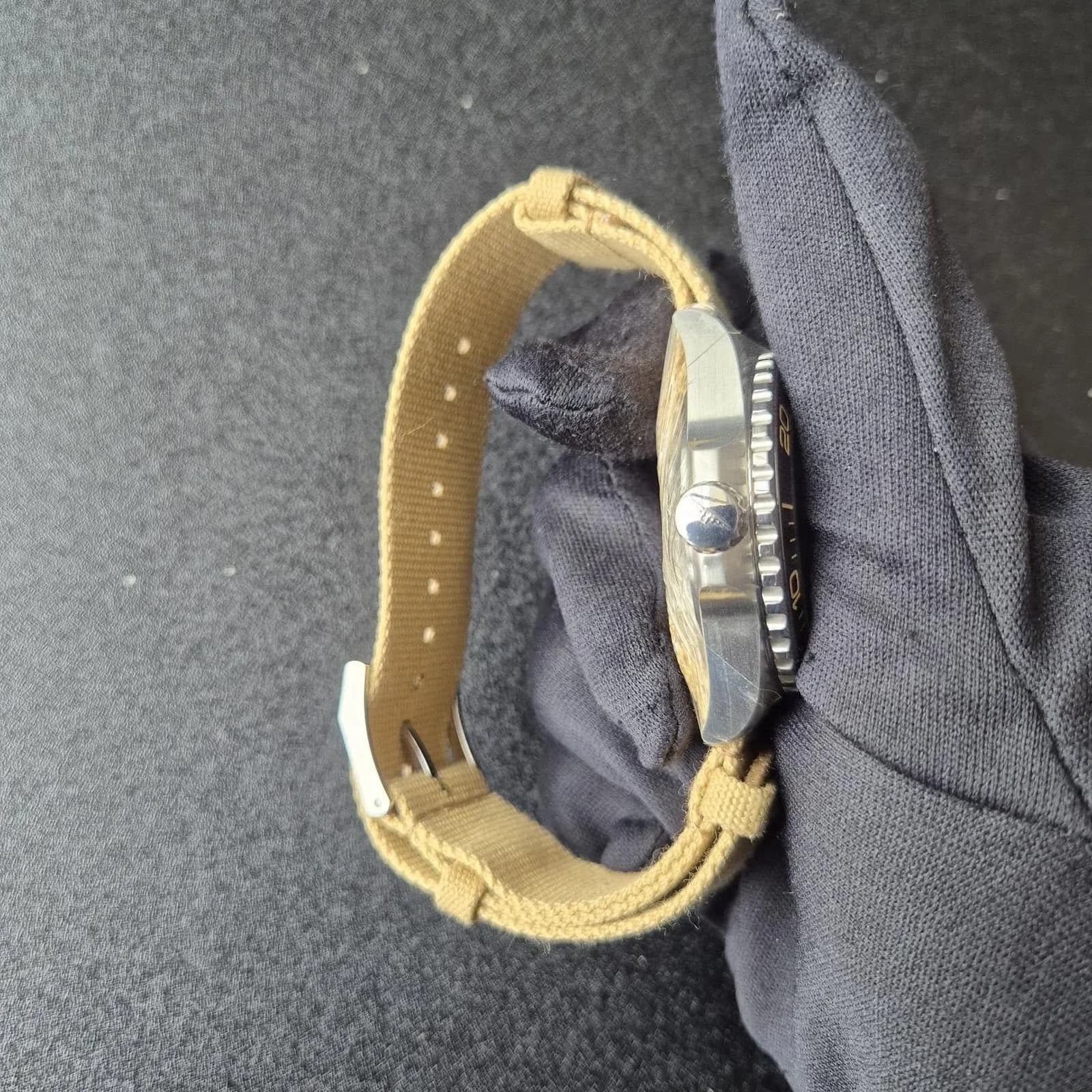 Thumb Hydroconquest GMT 41 Stainless Steel / Brown / NATO