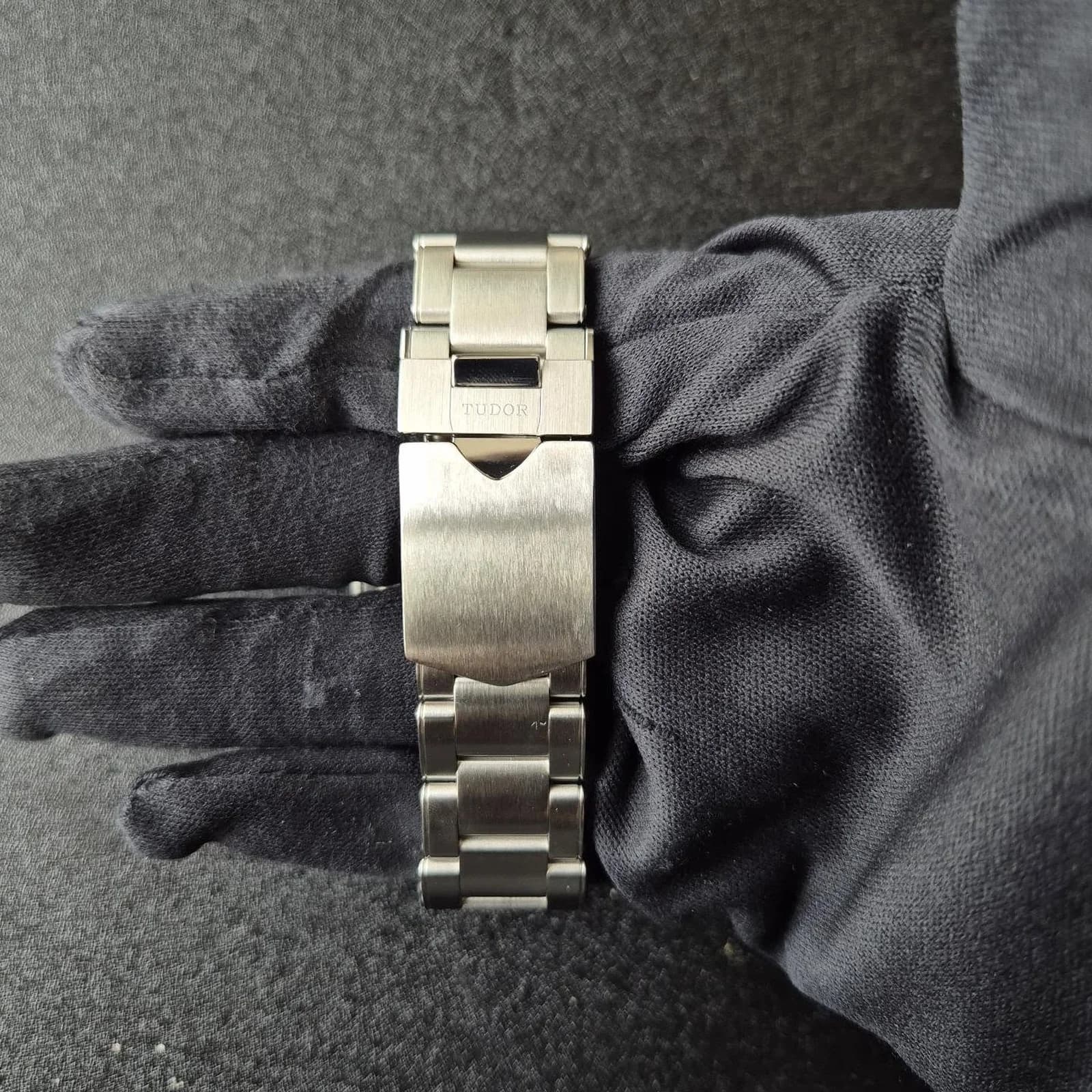 Thumb Black Bay GMT Stainless Steel / Black / Pepsi / Bracelet