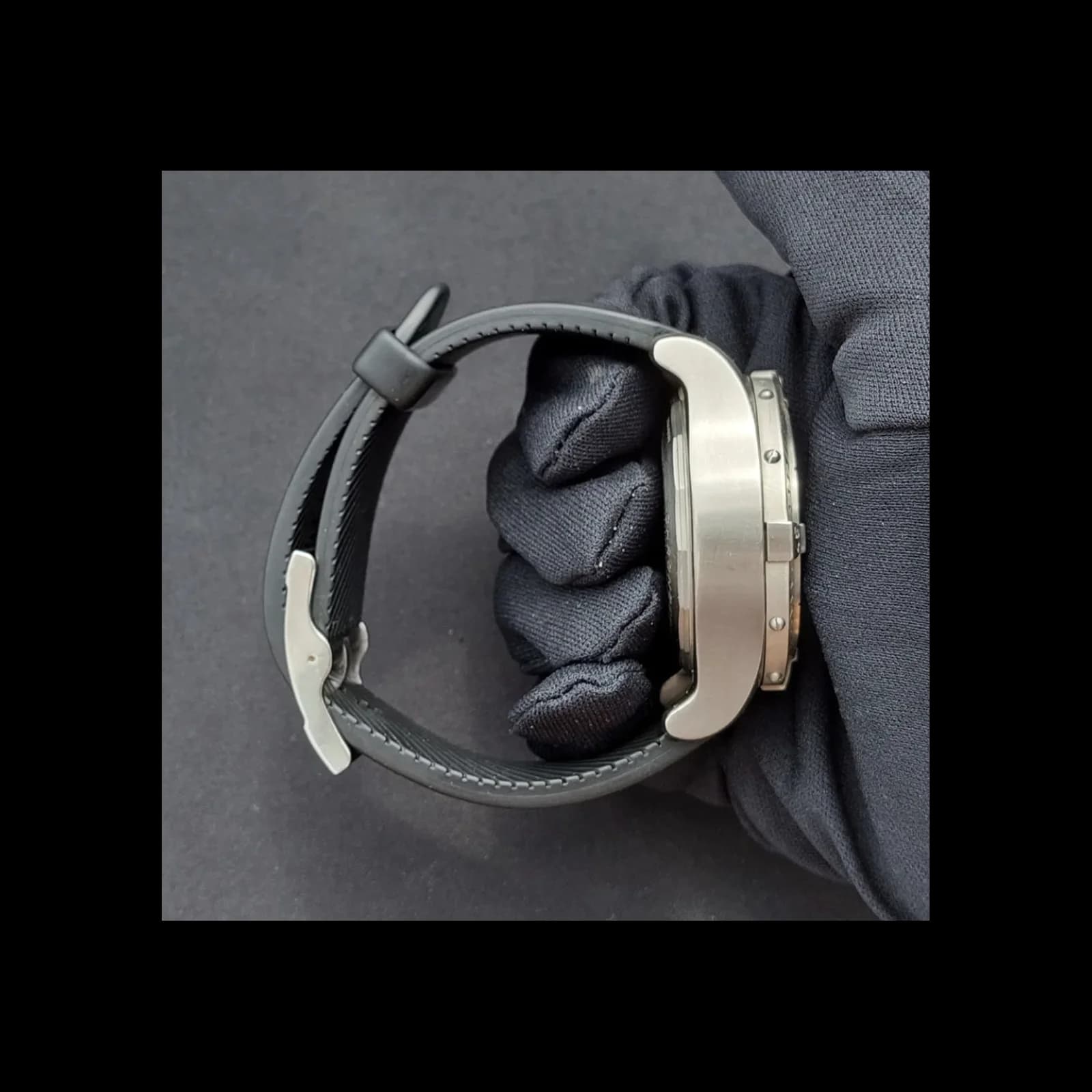 Thumb Avenger 44 Titanium Grey