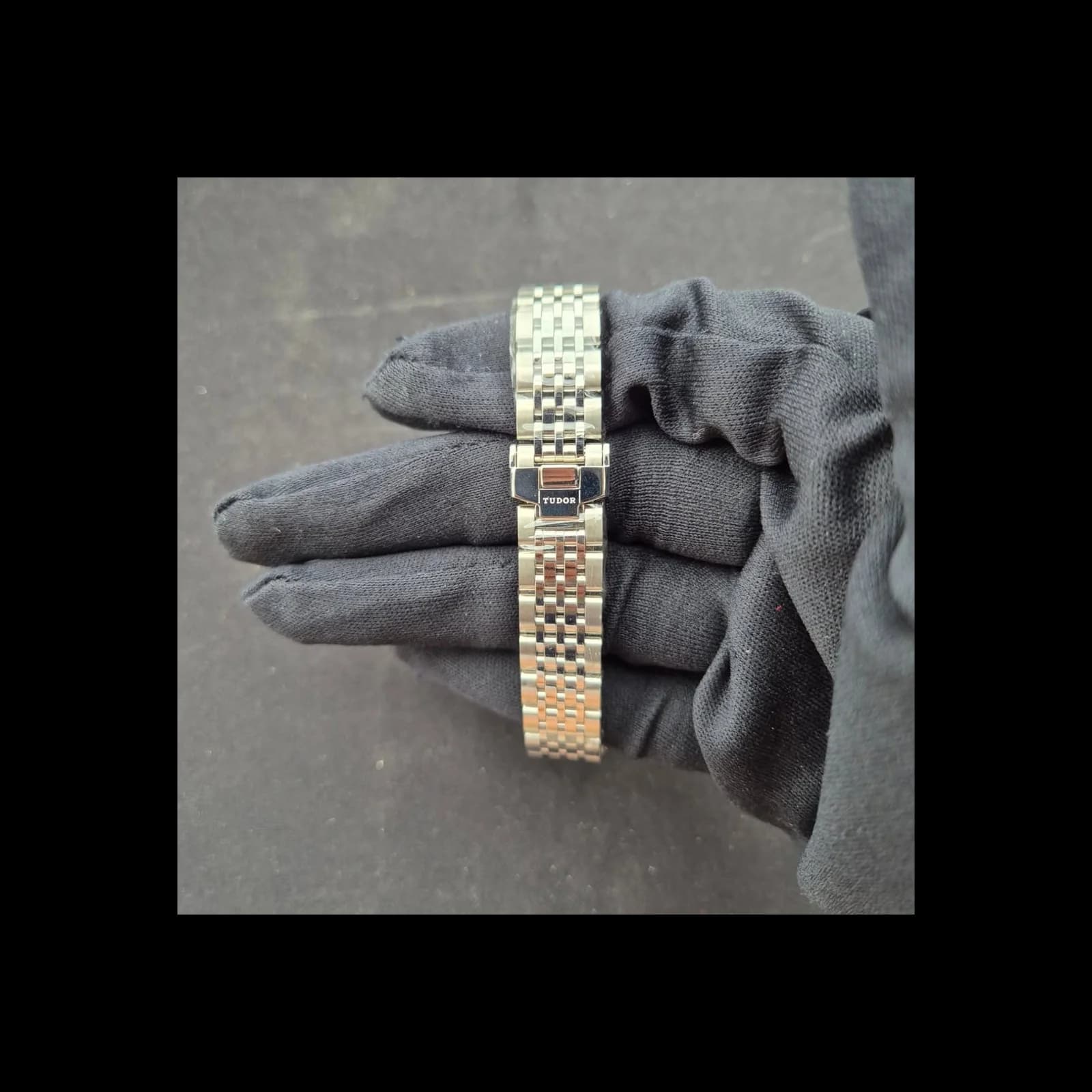 Thumb 1926 28 Stainless Steel / White