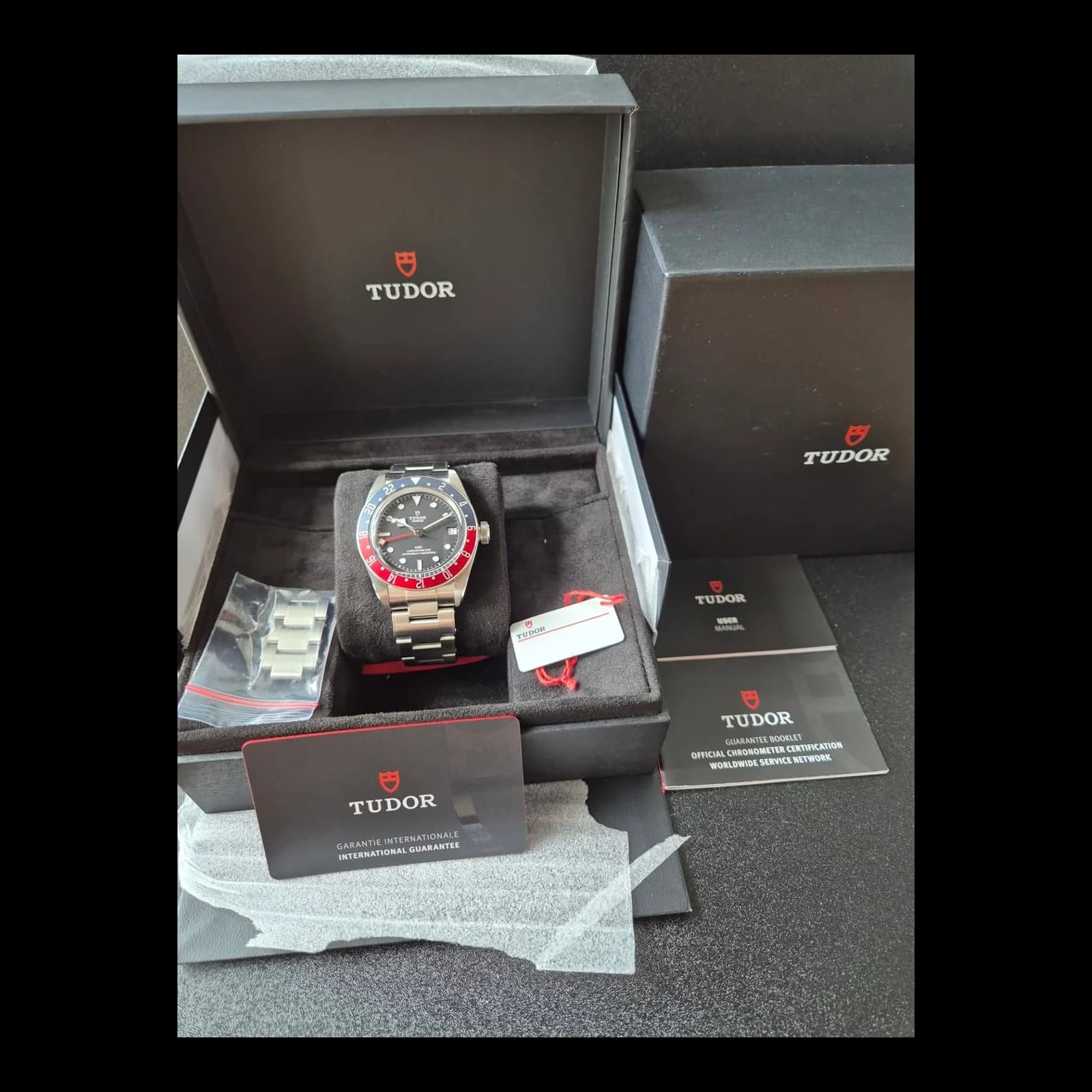 Thumb Black Bay GMT Stainless Steel / Black / Pepsi / Bracelet