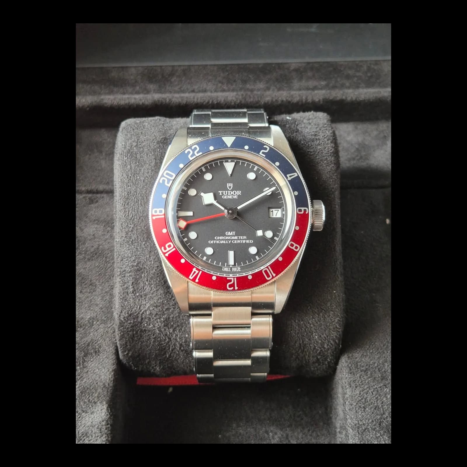 Thumb Black Bay GMT Stainless Steel / Black / Pepsi / Bracelet