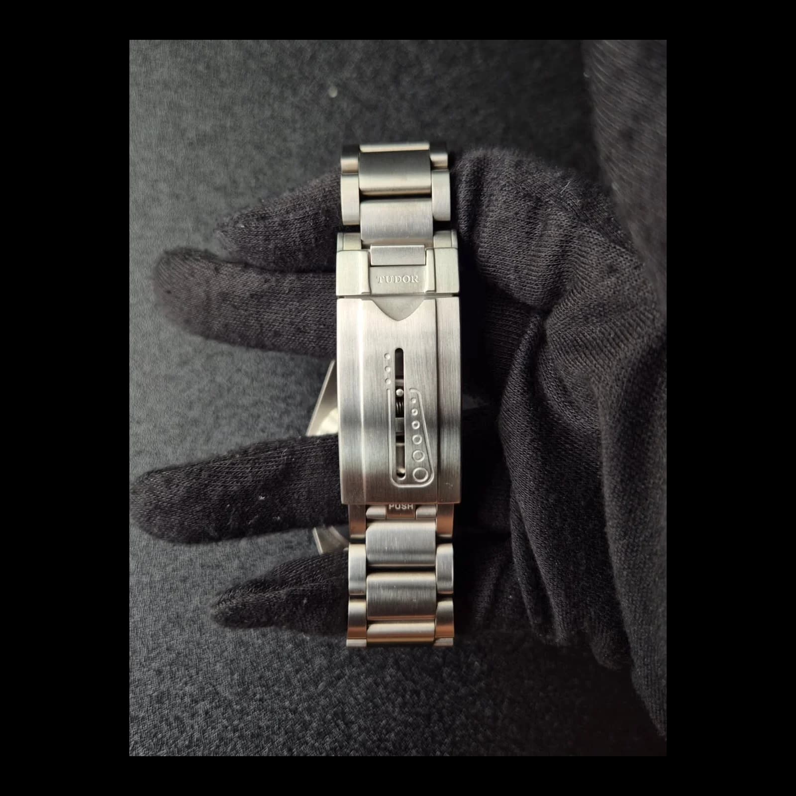 Thumb Pelagos Titanium / Black / Bracelet