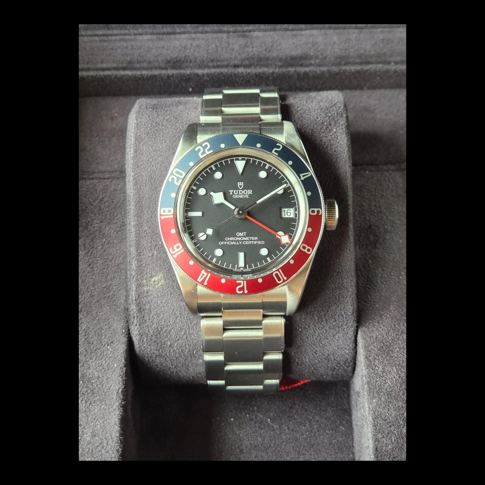 Thumb Black Bay GMT Stainless Steel / Black / Pepsi / Bracelet