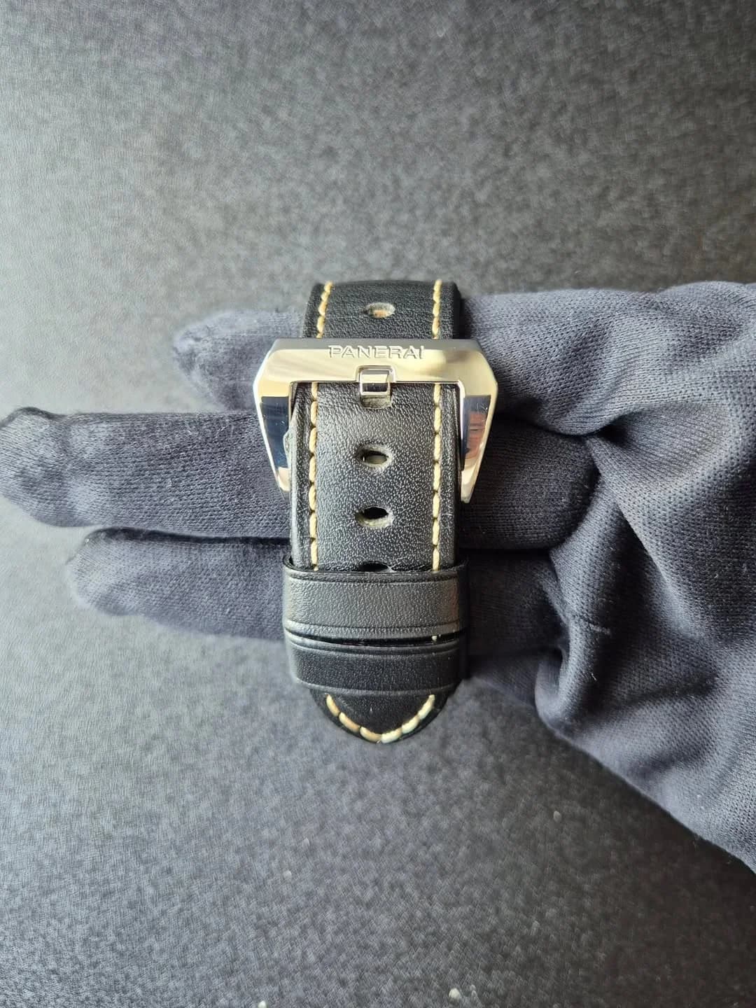 Thumb Luminor Base 44 8 Days Stainless Steel / Black