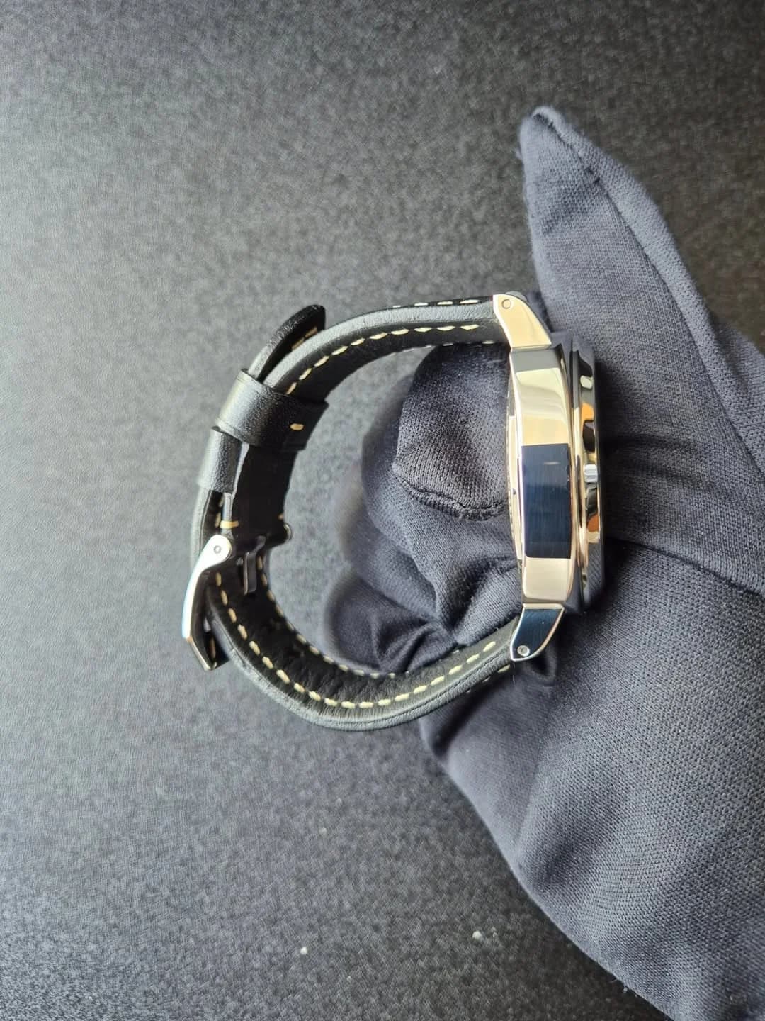 Thumb Luminor Base 44 8 Days Stainless Steel / Black