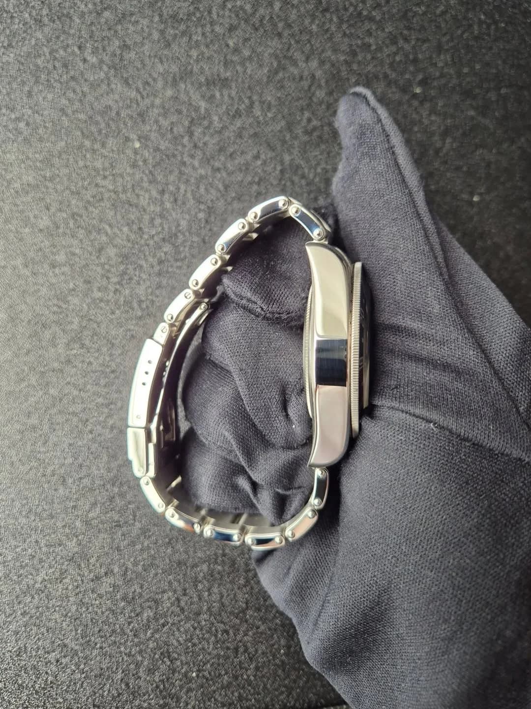 Thumb Black Bay GMT Stainless Steel / Black / Pepsi / Bracelet