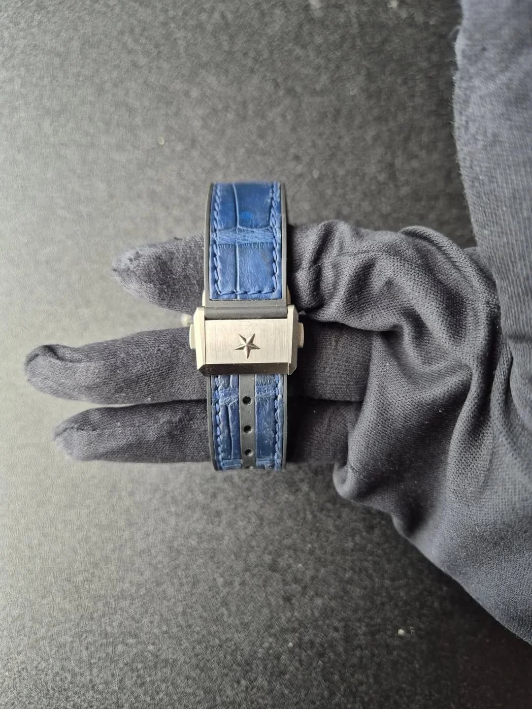 Thumb Defy Classic Titanium / Skeleton / Alligator