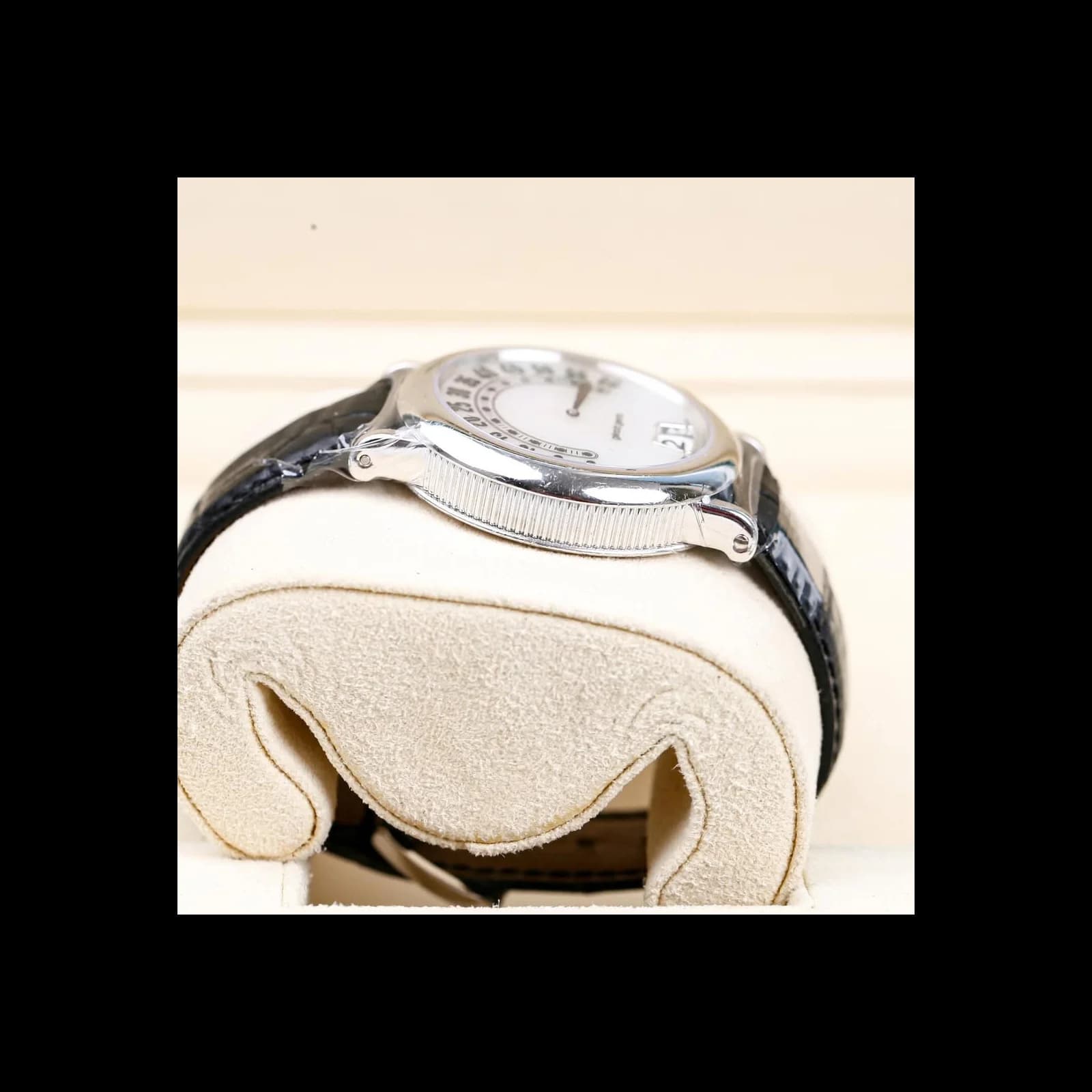 Thumb Retrograde Jumping Hour 18K White Gold