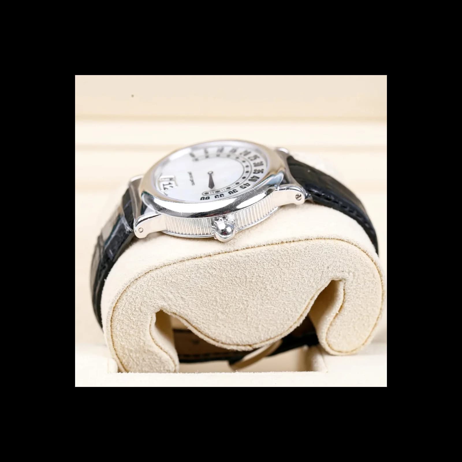 Thumb Retrograde Jumping Hour 18K White Gold