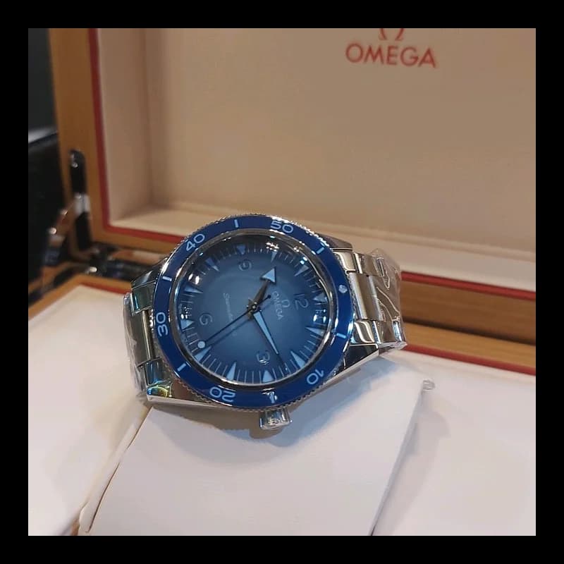 Thumb Seamaster 300 Master Co-Axial Stainless Steel / Black / Bracelet