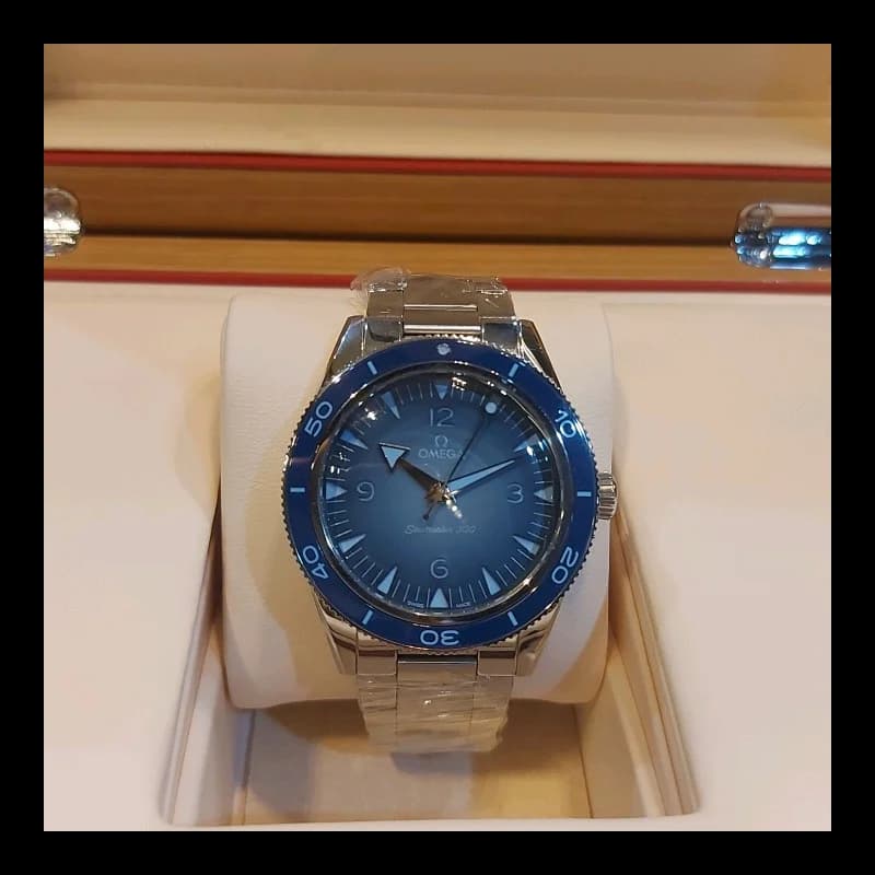Thumb Seamaster 300 Master Co-Axial Stainless Steel / Black / Bracelet