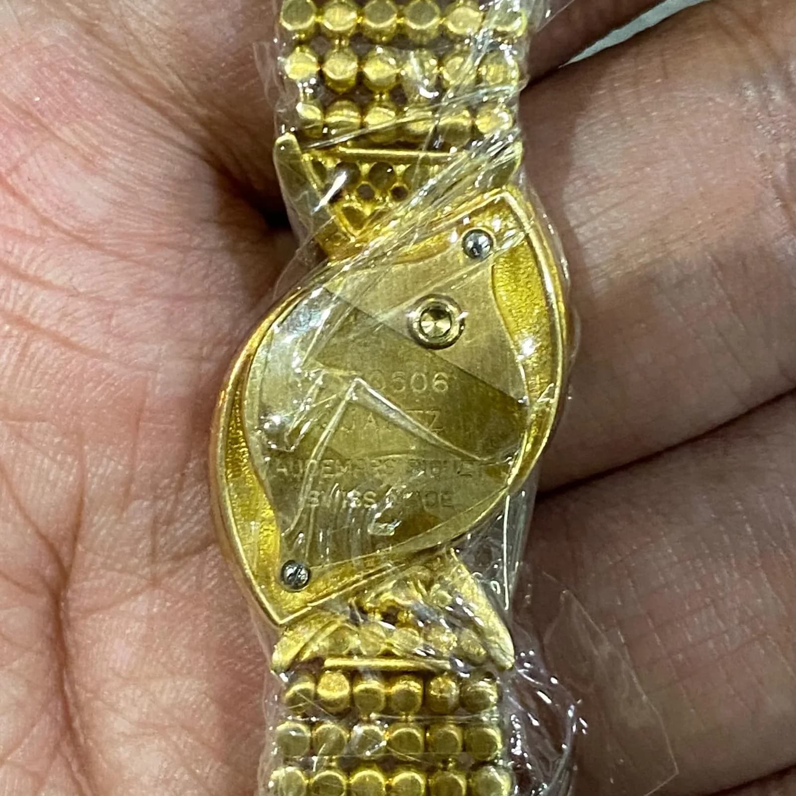 Thumb Lady's 18K Yellow Gold Eye Shape Diamond Set Bracelet