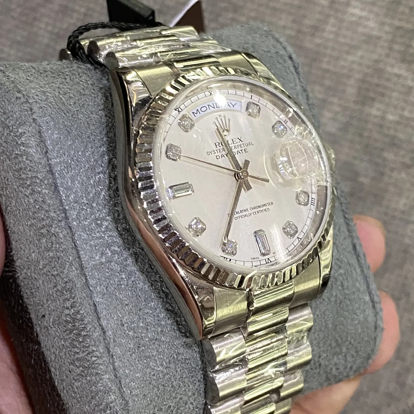 Thumb Day-Date 36 White Gold Fluted / President / Silver Diamond