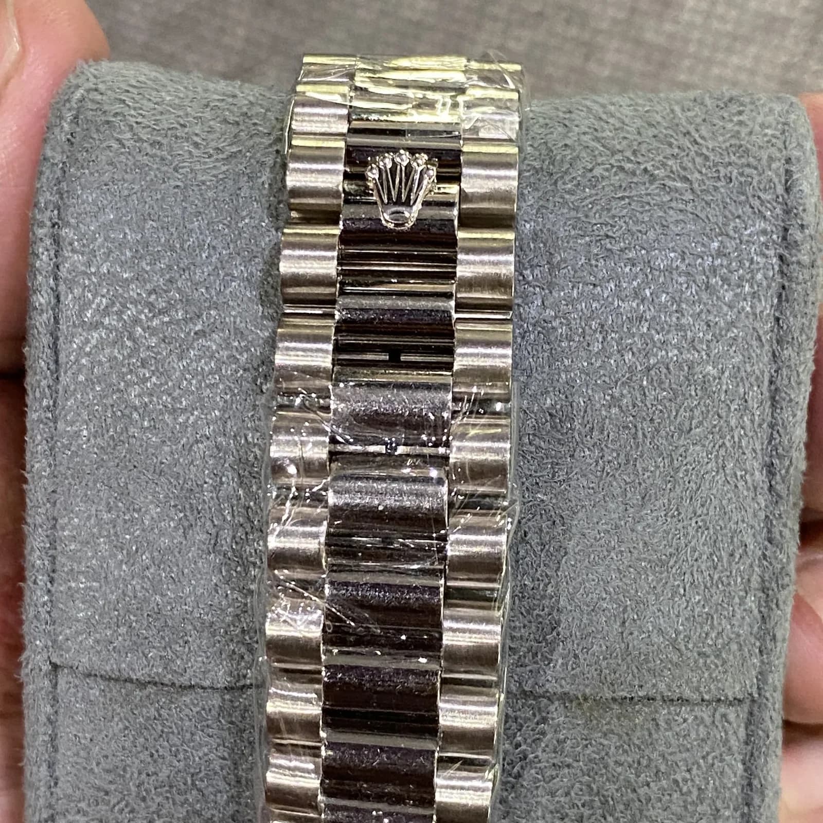 Thumb Day-Date 36 White Gold Fluted / President / Silver Diamond