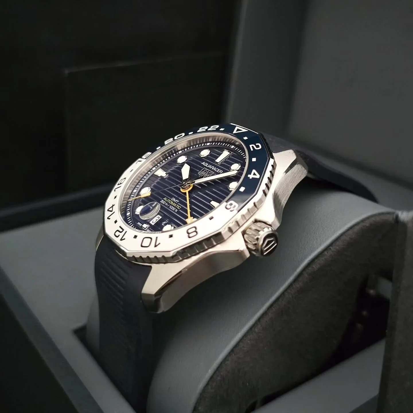 Thumb Aquaracer Professional 300 GMT Stainless Steel / Blue / Rubber