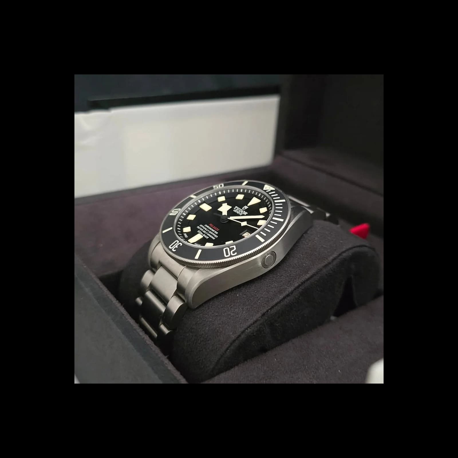 Thumb Pelagos Titanium / Black / Bracelet / LHD