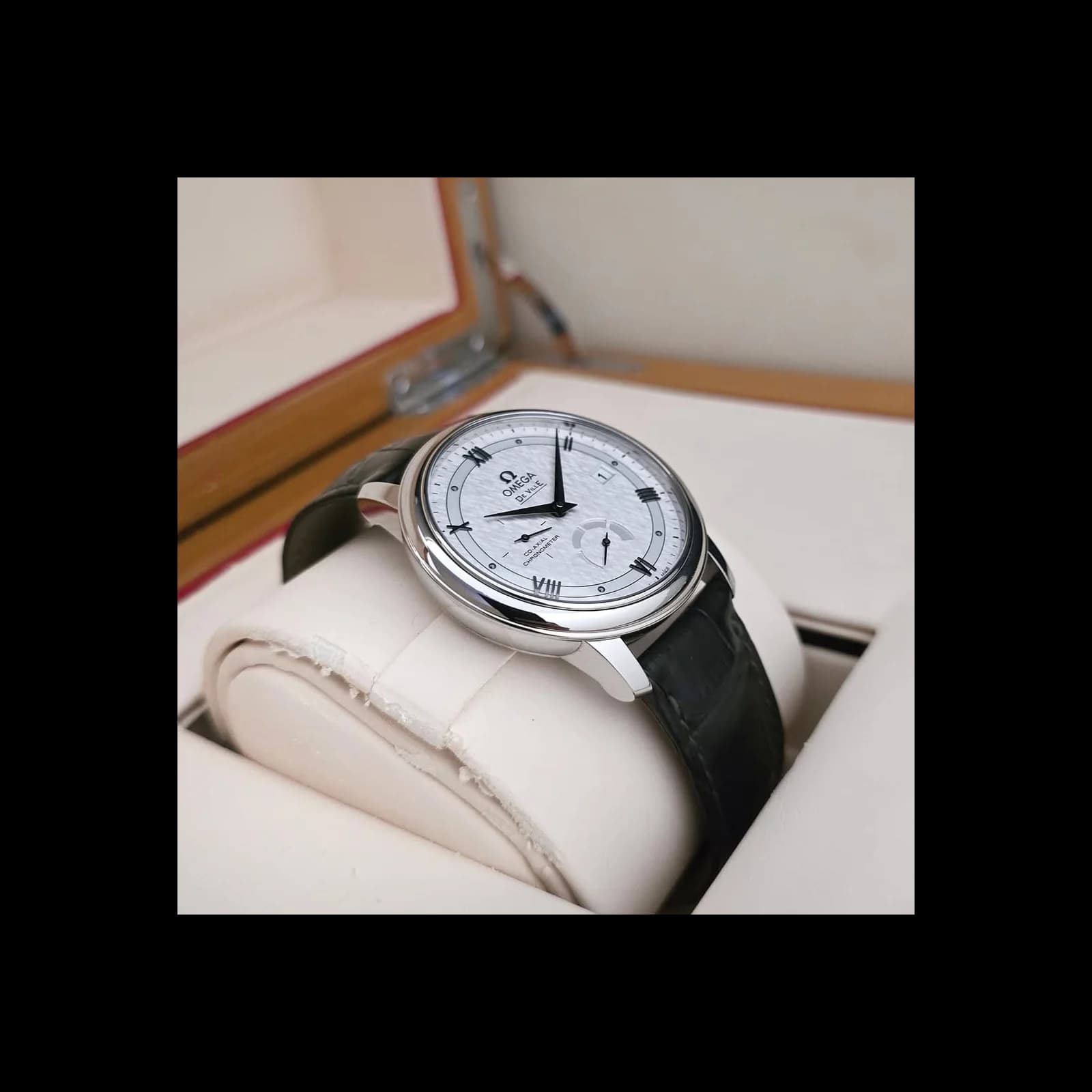Thumb De Ville Prestige Co-Axial 39.5 Power Reserve Stainless Steel / Vintage Silver Silk