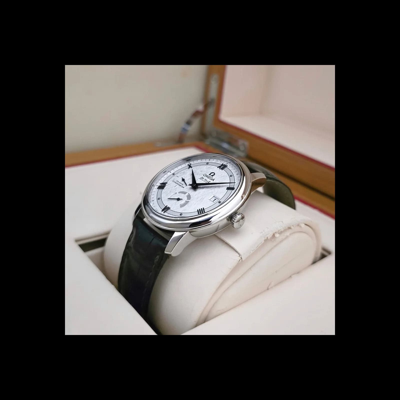 Thumb De Ville Prestige Co-Axial 39.5 Power Reserve Stainless Steel / Vintage Silver Silk