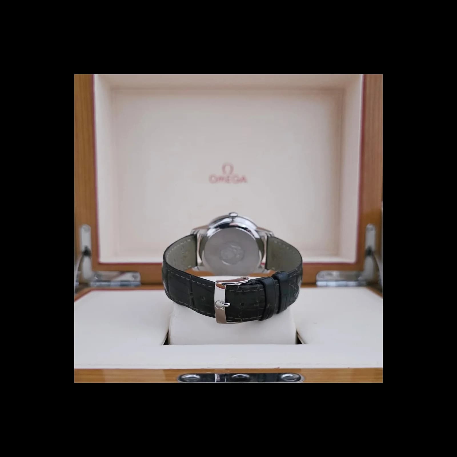 Thumb De Ville Prestige Co-Axial 39.5 Power Reserve Stainless Steel / Vintage Silver Silk