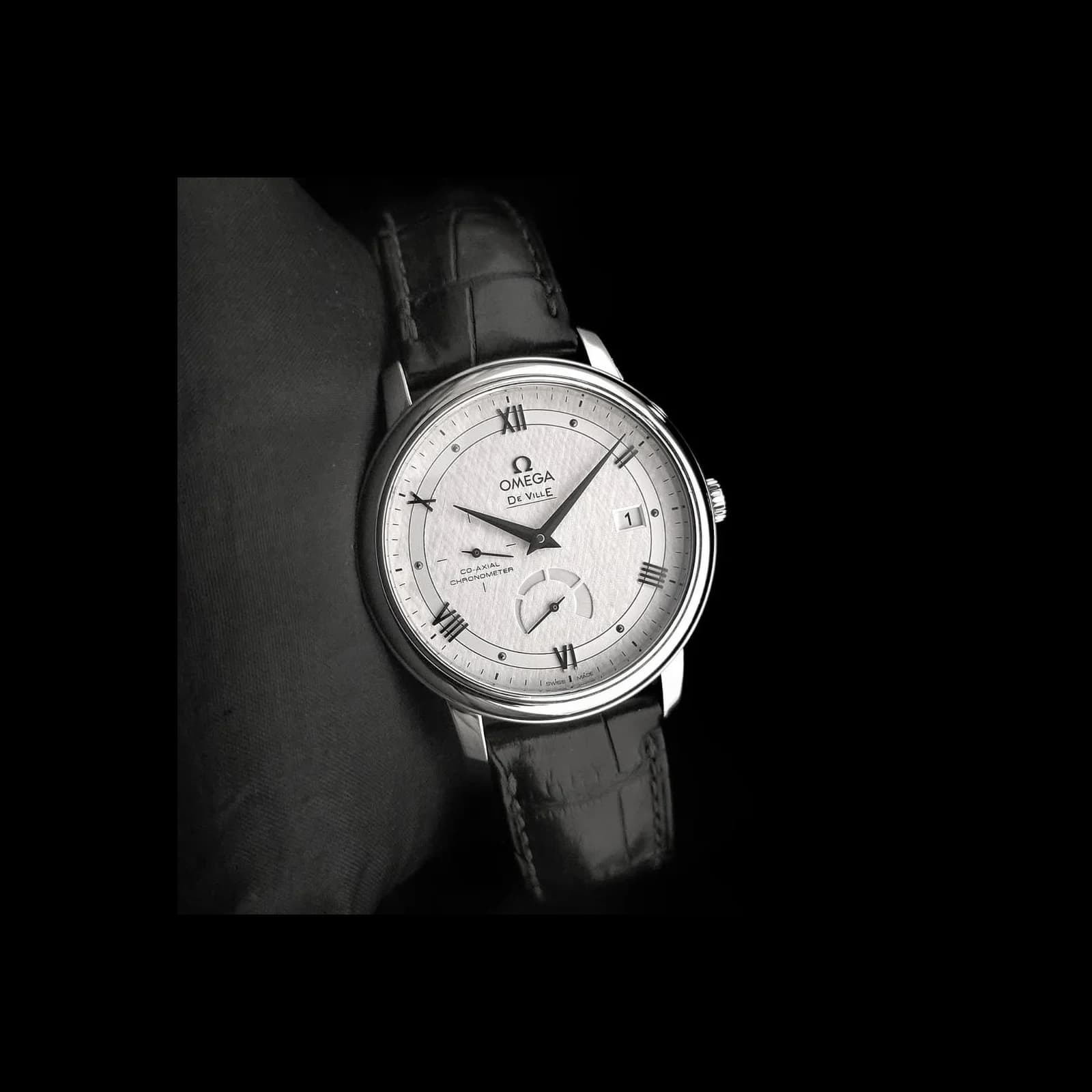 Thumb De Ville Prestige Co-Axial 39.5 Power Reserve Stainless Steel / Vintage Silver Silk