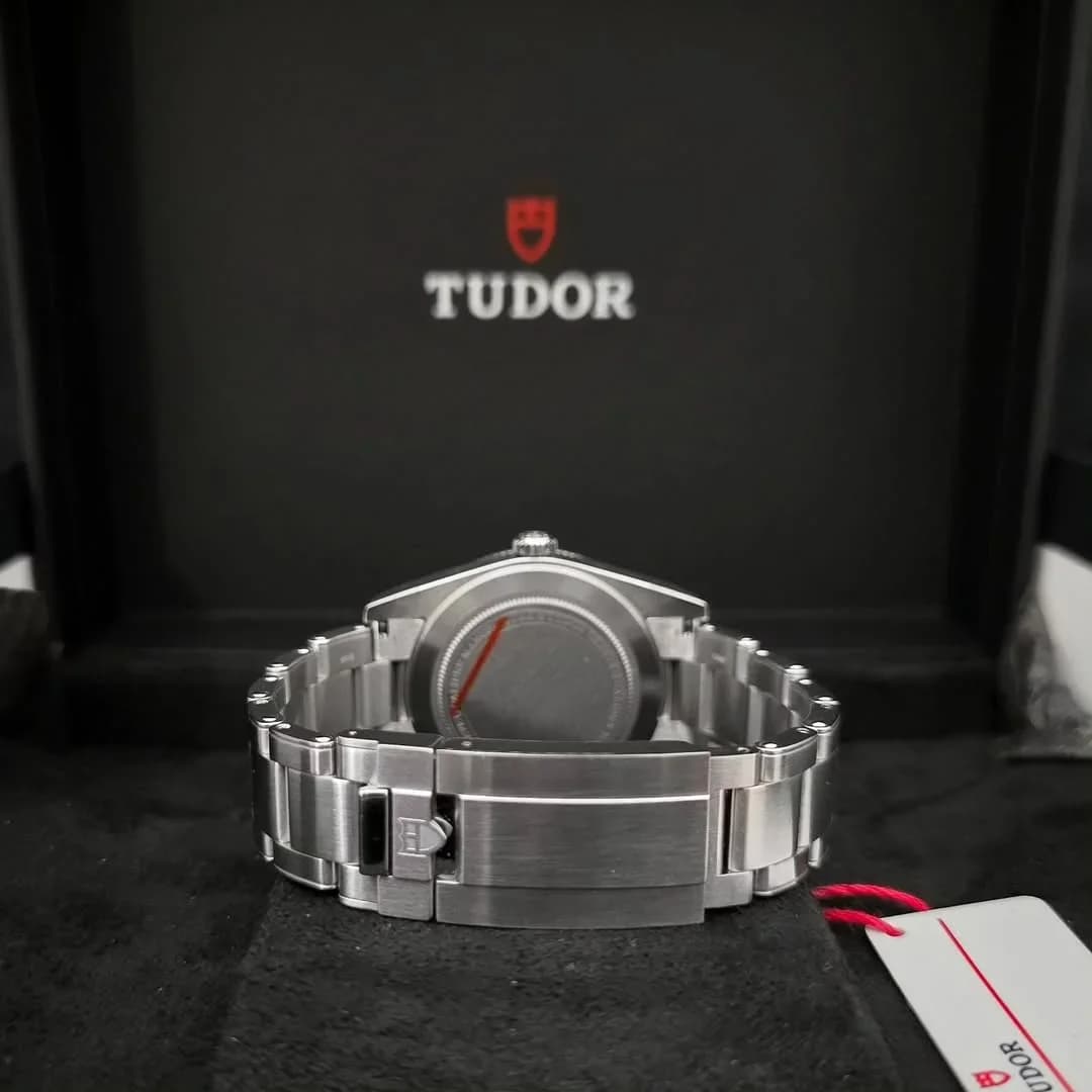 Thumb Black Bay Fifty-Four Stainless Steel / Black / Bracelet