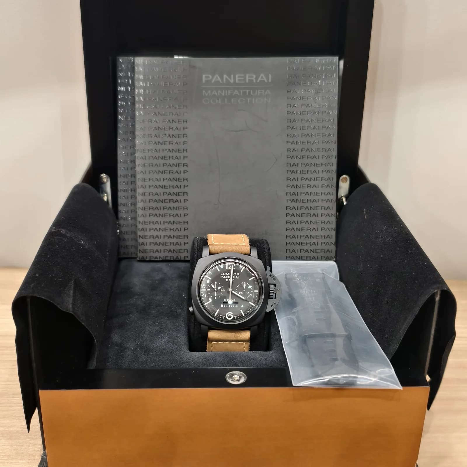 Thumb Luminor 1950 44 Chrono Monopulsante 8 Days GMT Ceramic / Black