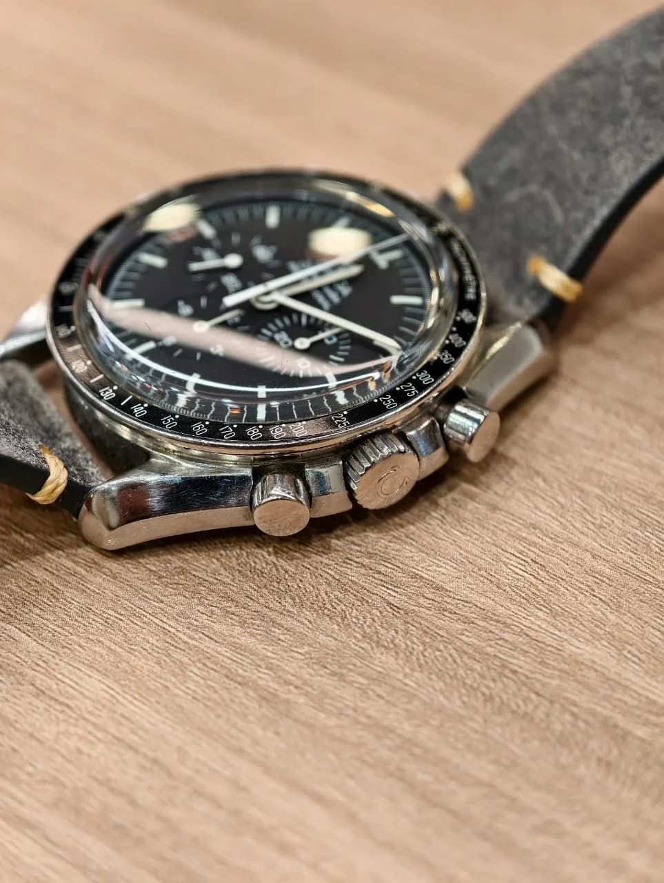 Thumb Speedmaster Professional Moonwatch Sapphire Sandwich