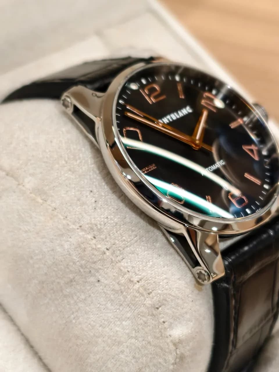 Thumb TimeWalker Date Automatic 4810 42 Black / Red Gold Numerals