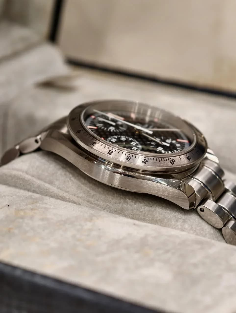 Thumb Speedmaster Date 40 Stainless Steel / Carbon / Bracelet / Schumacher 2001