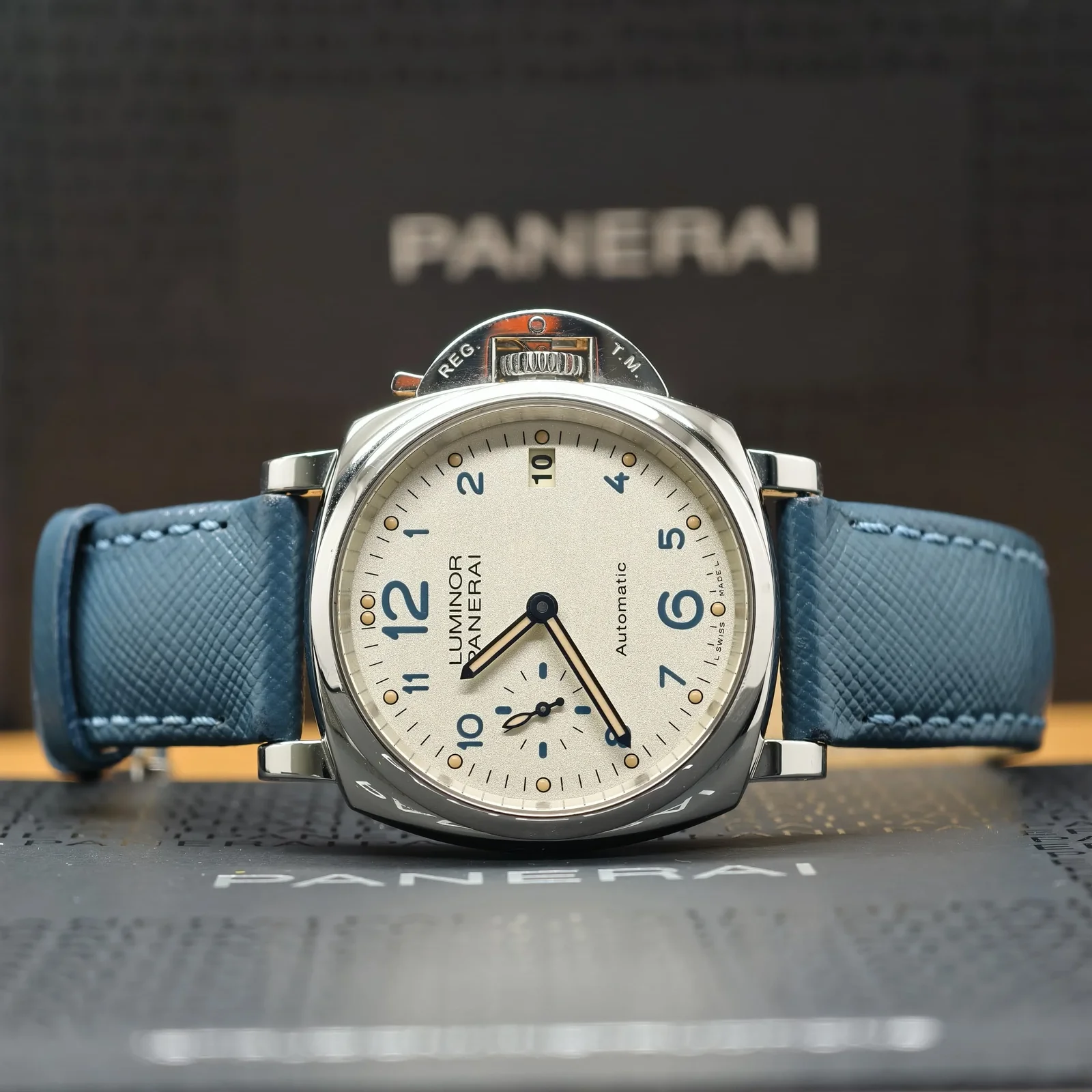 Thumb Luminor Due 38 Automatic Stainless Steel / White