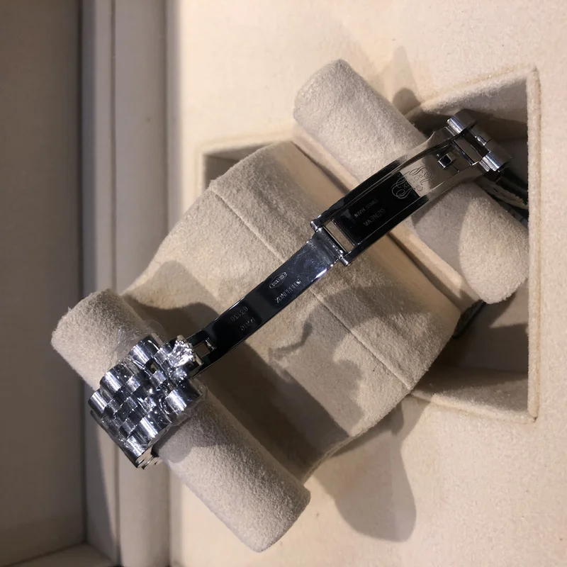 Thumb Lady-Datejust 26 Fluted Pink Mother-Of-Pearl Oyster