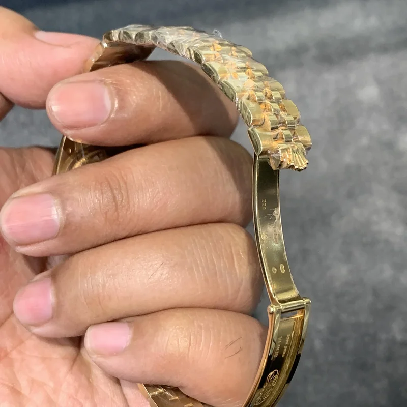 Thumb Lady-Datejust 28 Yellow Gold Fluted / Jubilee / Champagne Diamond