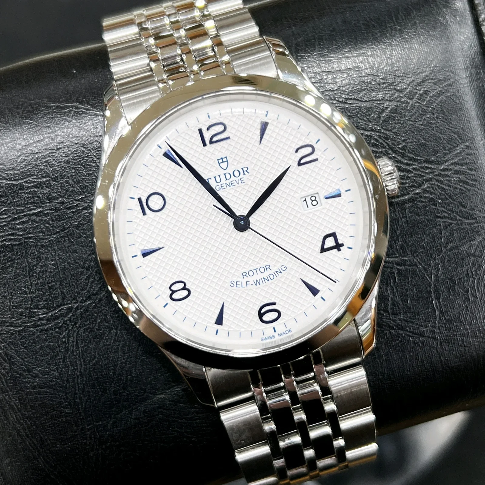 1926 41 Stainless Steel / Opaline