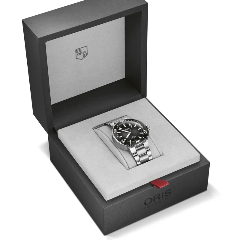 Thumb Aquis Date Calibre 400 41.5 Stainless Steel / Black / Bracelet