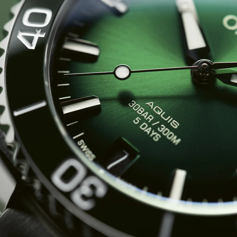 Thumb Aquis Date Calibre 400 41.5 Stainless Steel / Green / Bracelet