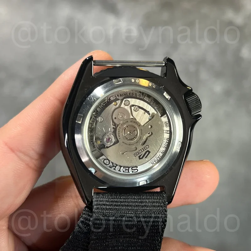 Thumb Seiko 5